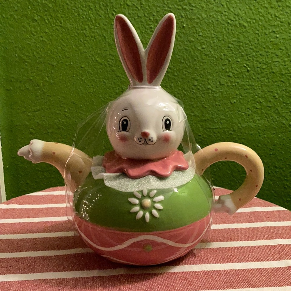 Carnival Cottage Bunny tea pot